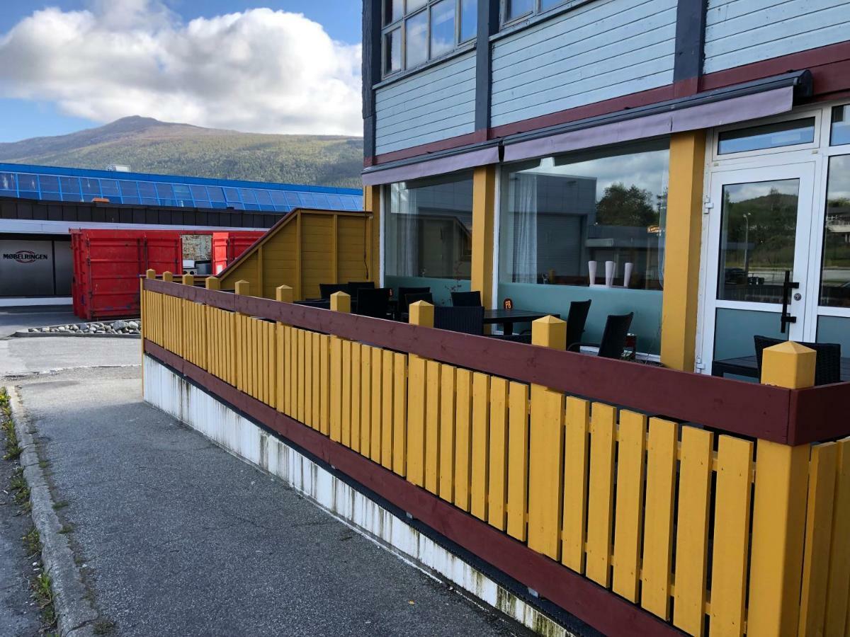 Husnes Sentrum Hotell Esterno foto