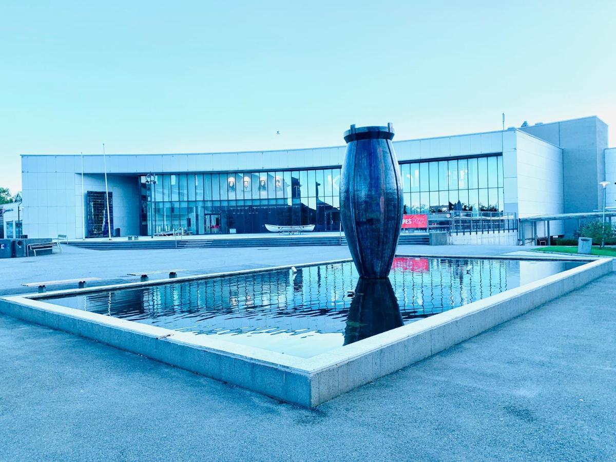 Husnes Sentrum Hotell Esterno foto