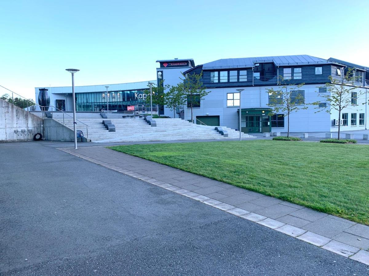 Husnes Sentrum Hotell Esterno foto